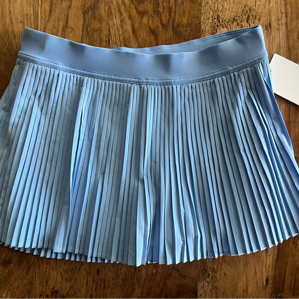 Brand new Lululemon women’s tennis skirt